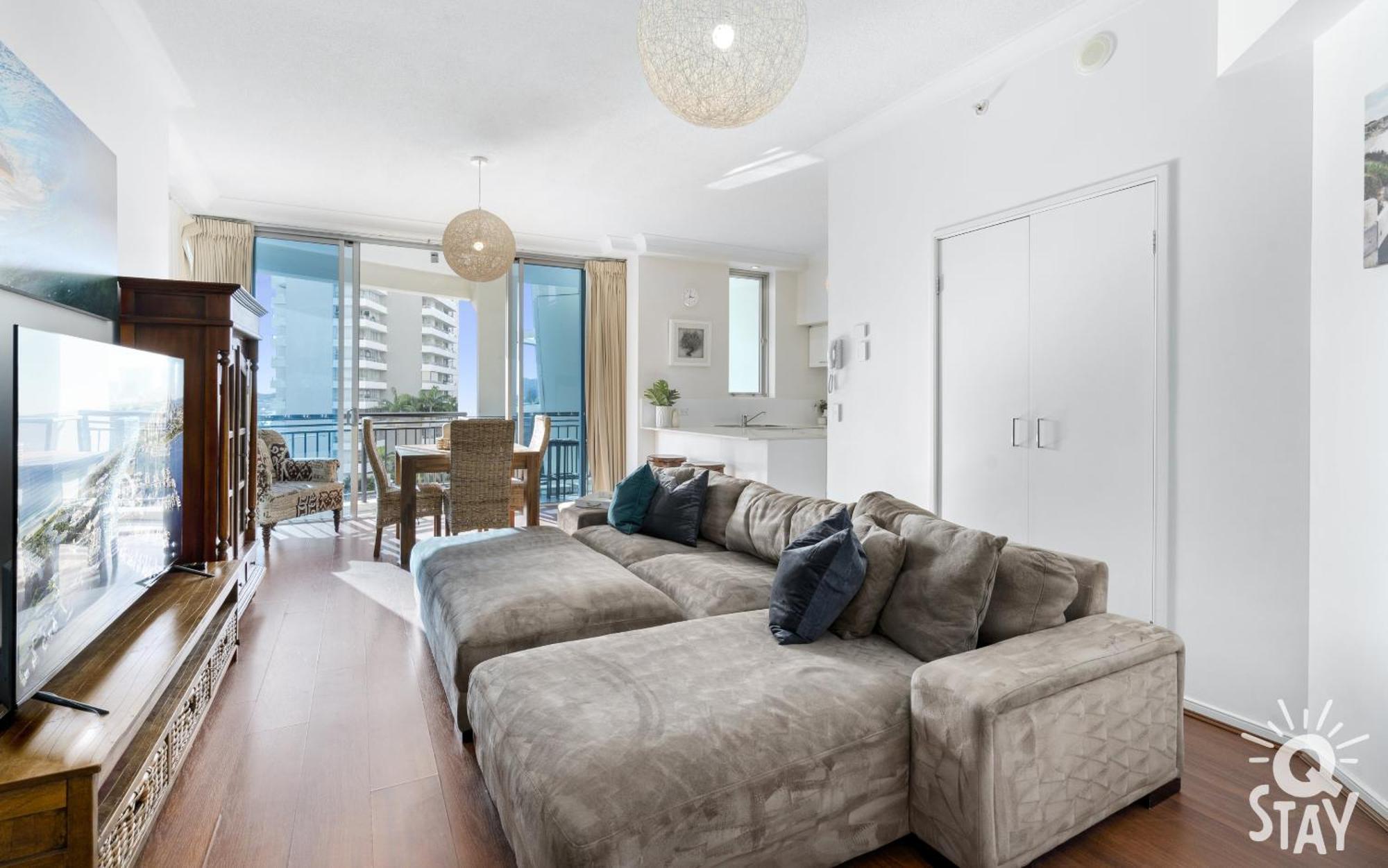 Apartment Chevron Renaissance Surfers Paradise Mid Week Madness Deal - Q *