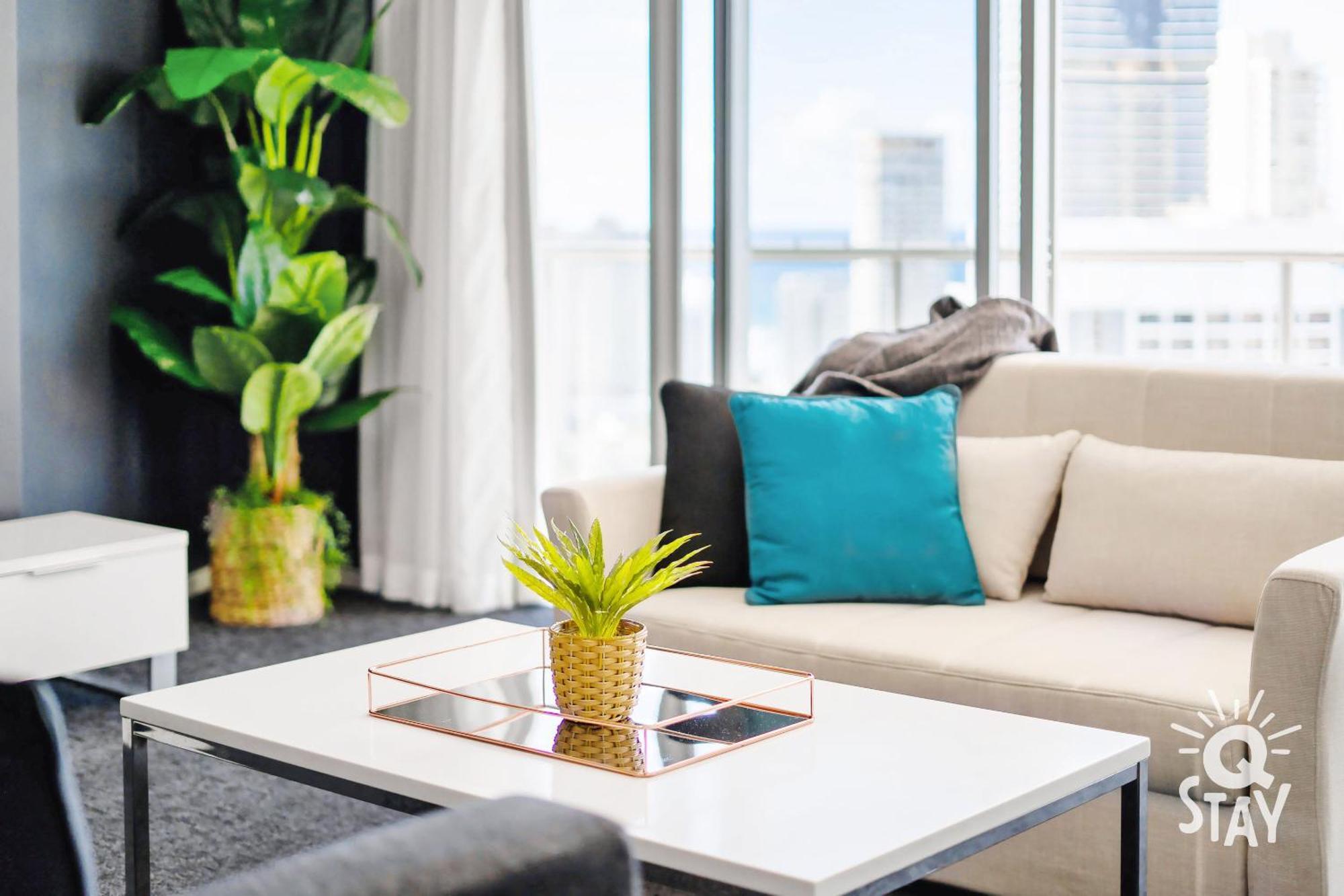 Chevron Renaissance Surfers Paradise Mid Week Madness Deal - Q