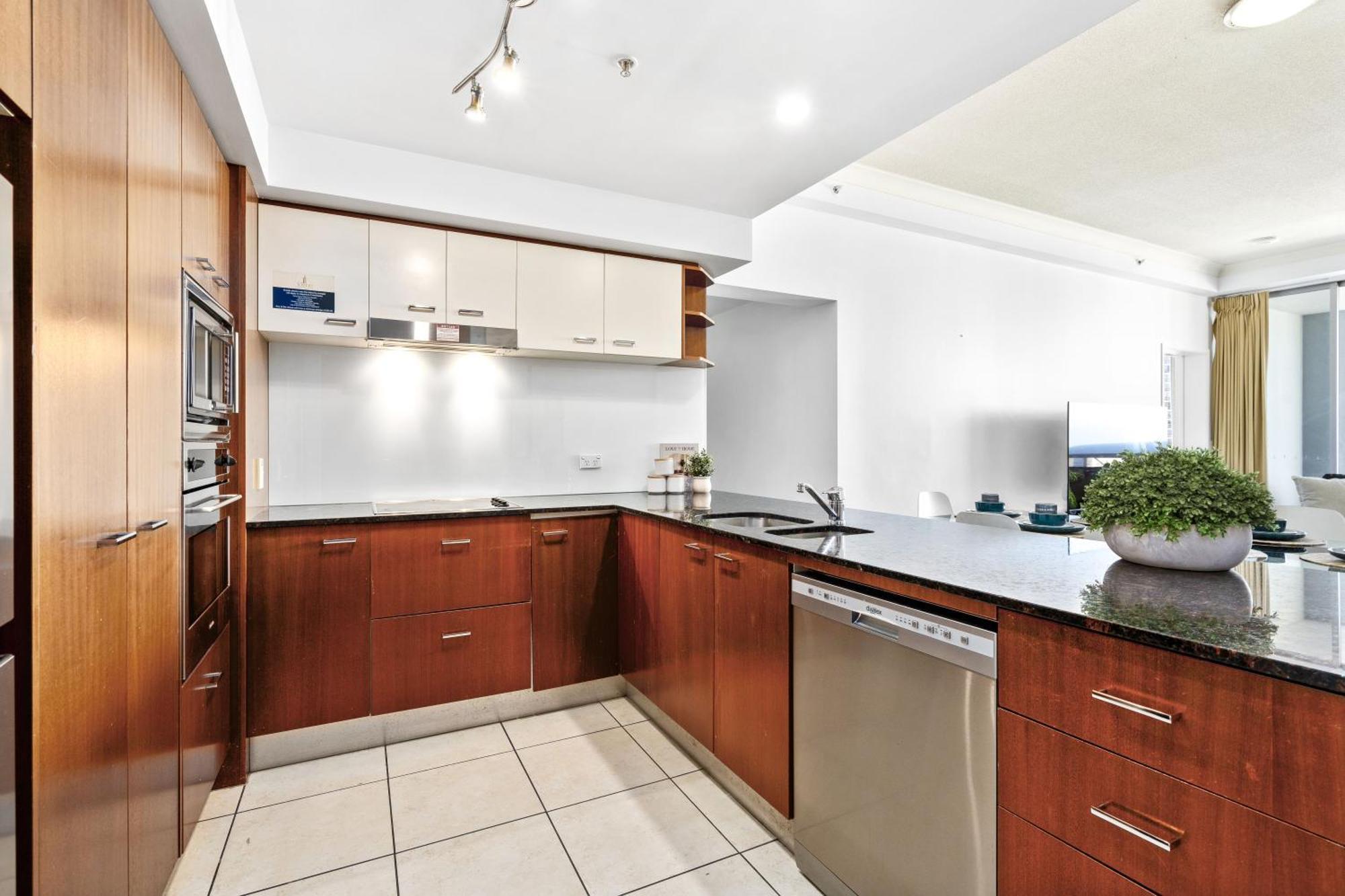 Chevron Renaissance Surfers Paradise Mid Week Madness Deal - Q